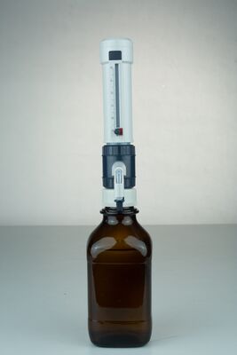 Dispenser Tutup Botol Untuk Cara yang Lebih Aman dan Efisien dalam Menangani Bahan Kimia